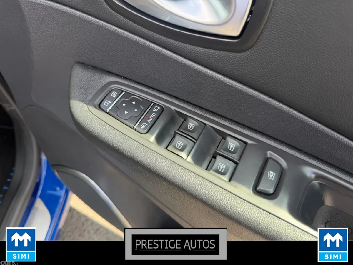 Renault Captur Hatchback, Petrol, 2019, Blue