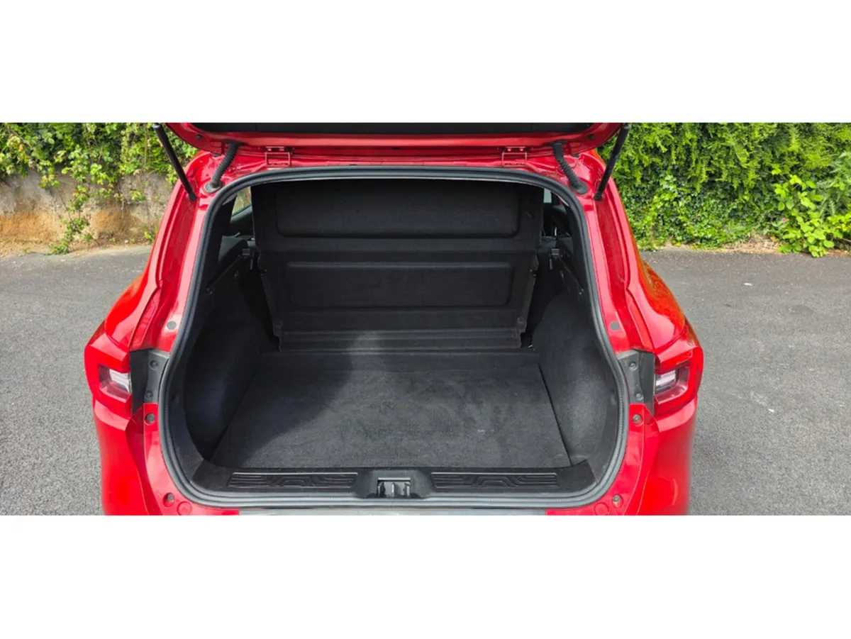 Renault Kadjar SUV, Diesel, 2021, Red