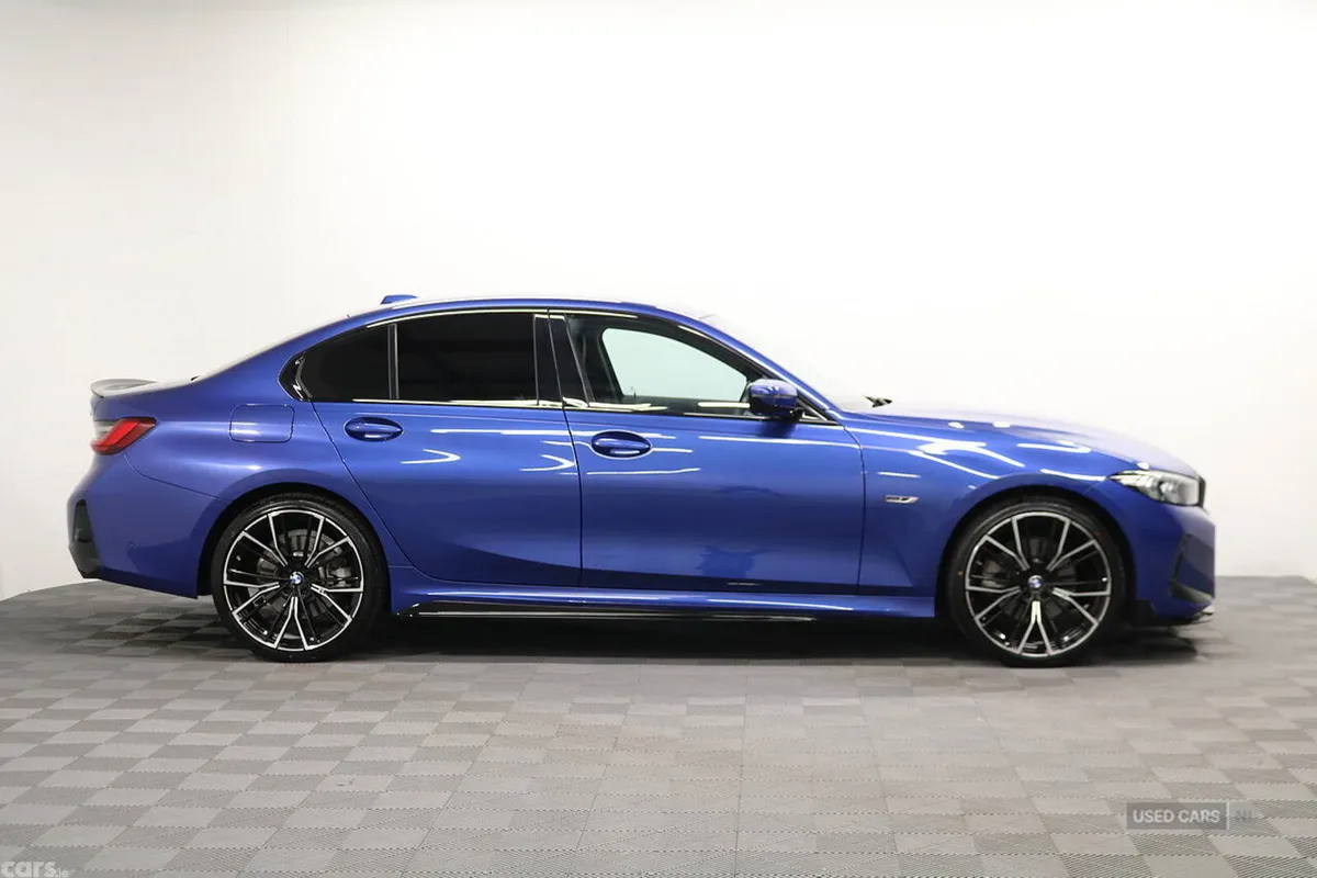 BMW 3-Series Saloon, Petrol Hybrid, 2023, Blue