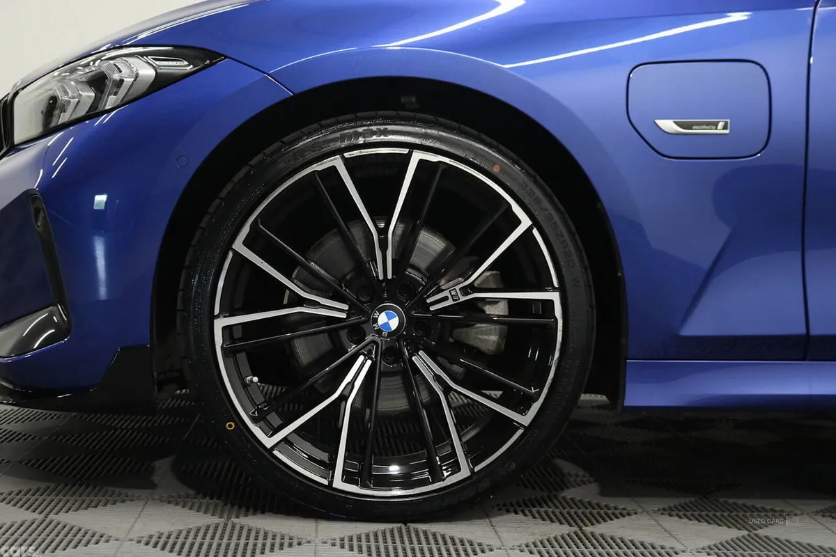BMW 3-Series Saloon, Petrol Hybrid, 2023, Blue