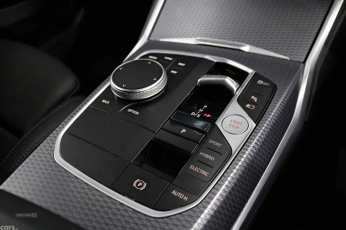 BMW 3-Series Saloon, Petrol Hybrid, 2023, Blue