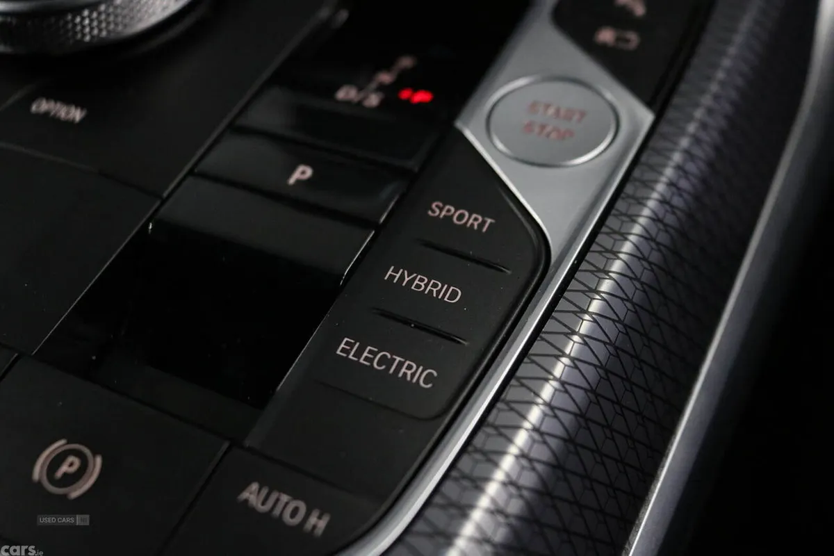 BMW 3-Series Saloon, Petrol Hybrid, 2023, Blue