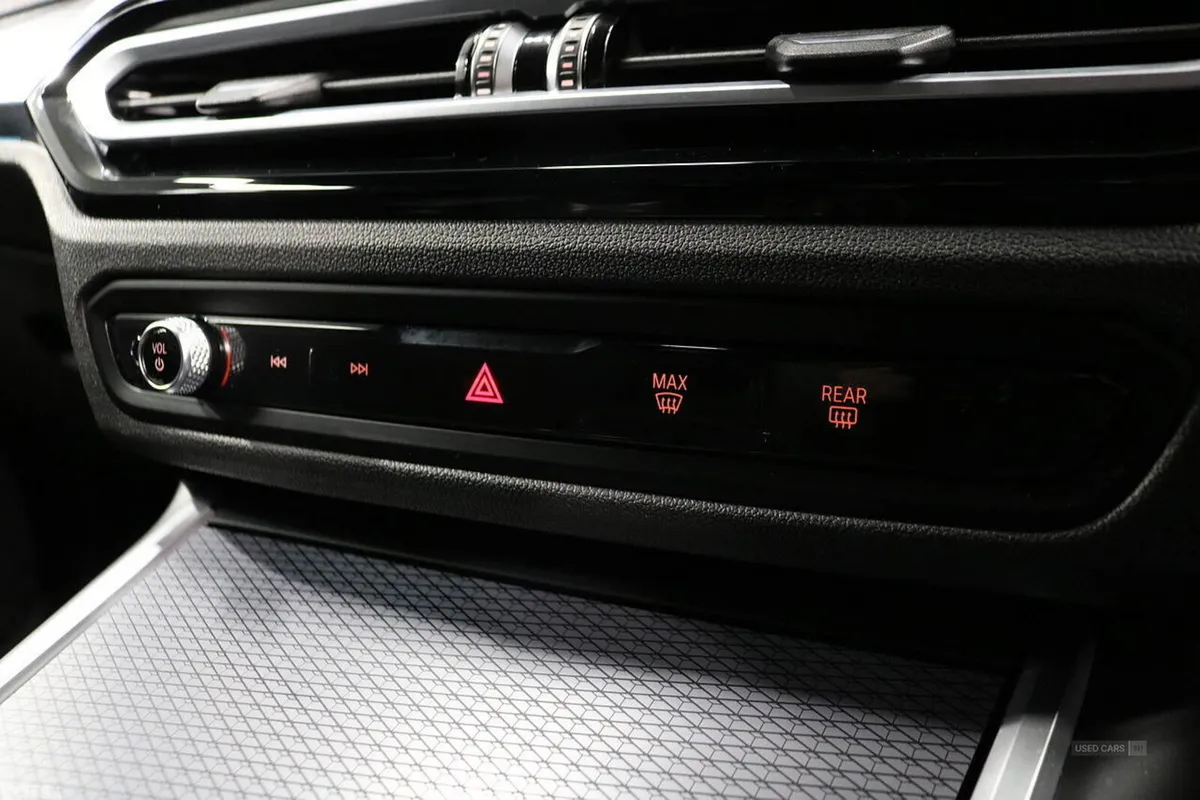 BMW 3-Series Saloon, Petrol Hybrid, 2023, Blue