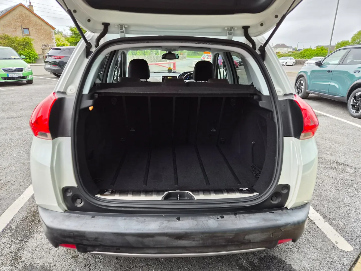 Peugeot 2008 MPV, Petrol, 2014, White
