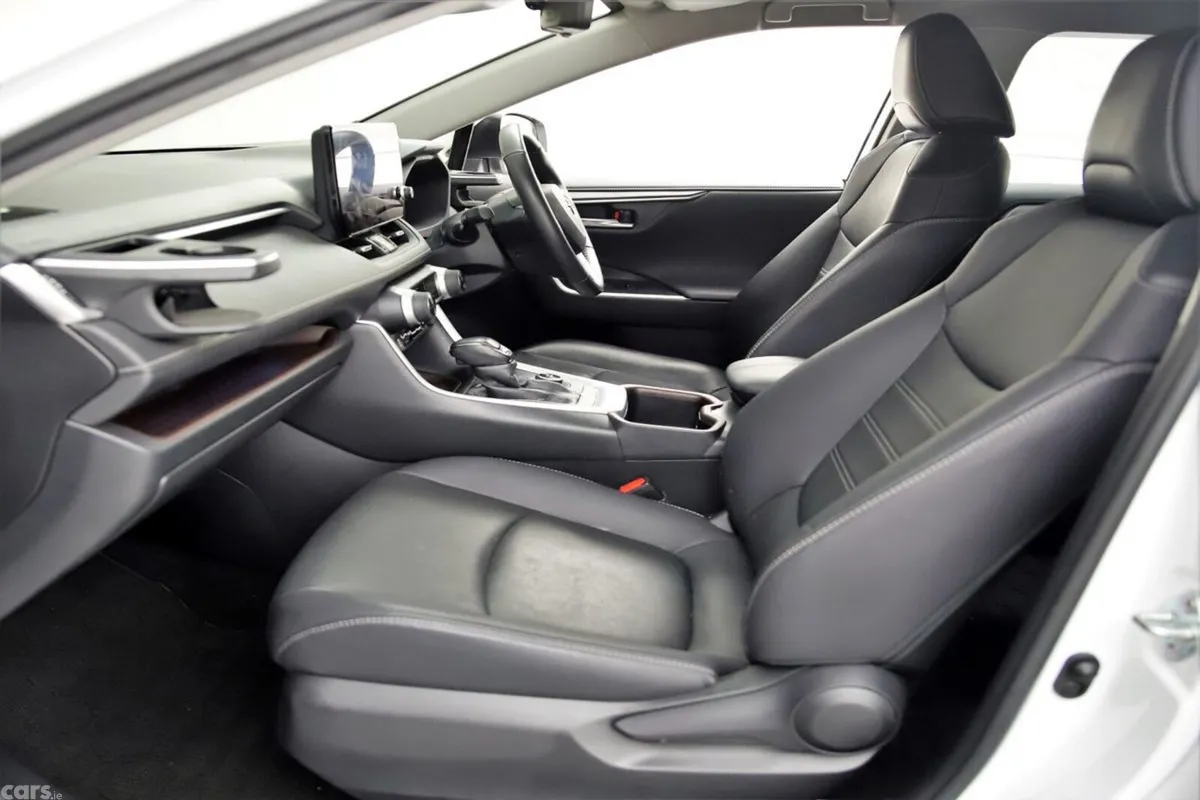 Toyota RAV4 SUV, Petrol Hybrid, 2023, White