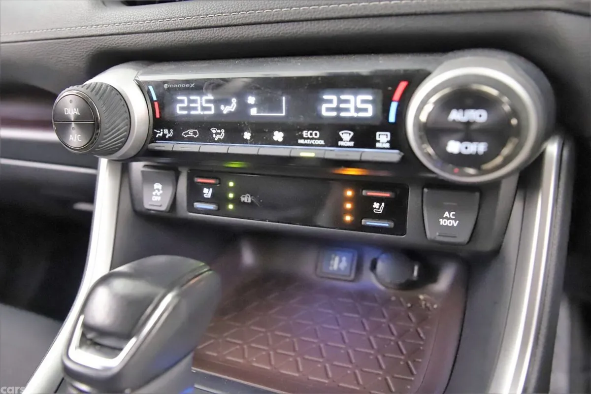 Toyota RAV4 SUV, Petrol Hybrid, 2023, White