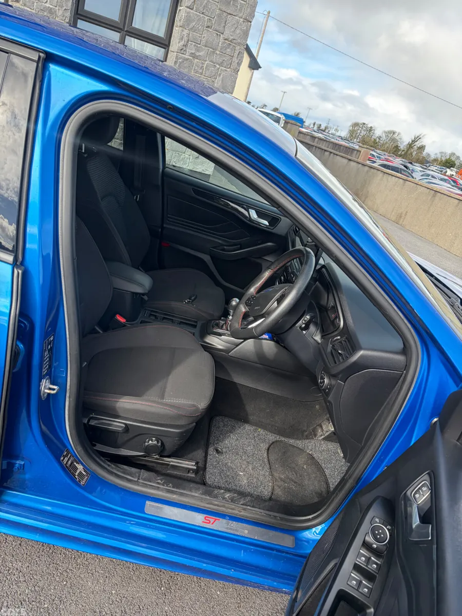 Ford Focus Hatchback, Diesel, 2020, Blue