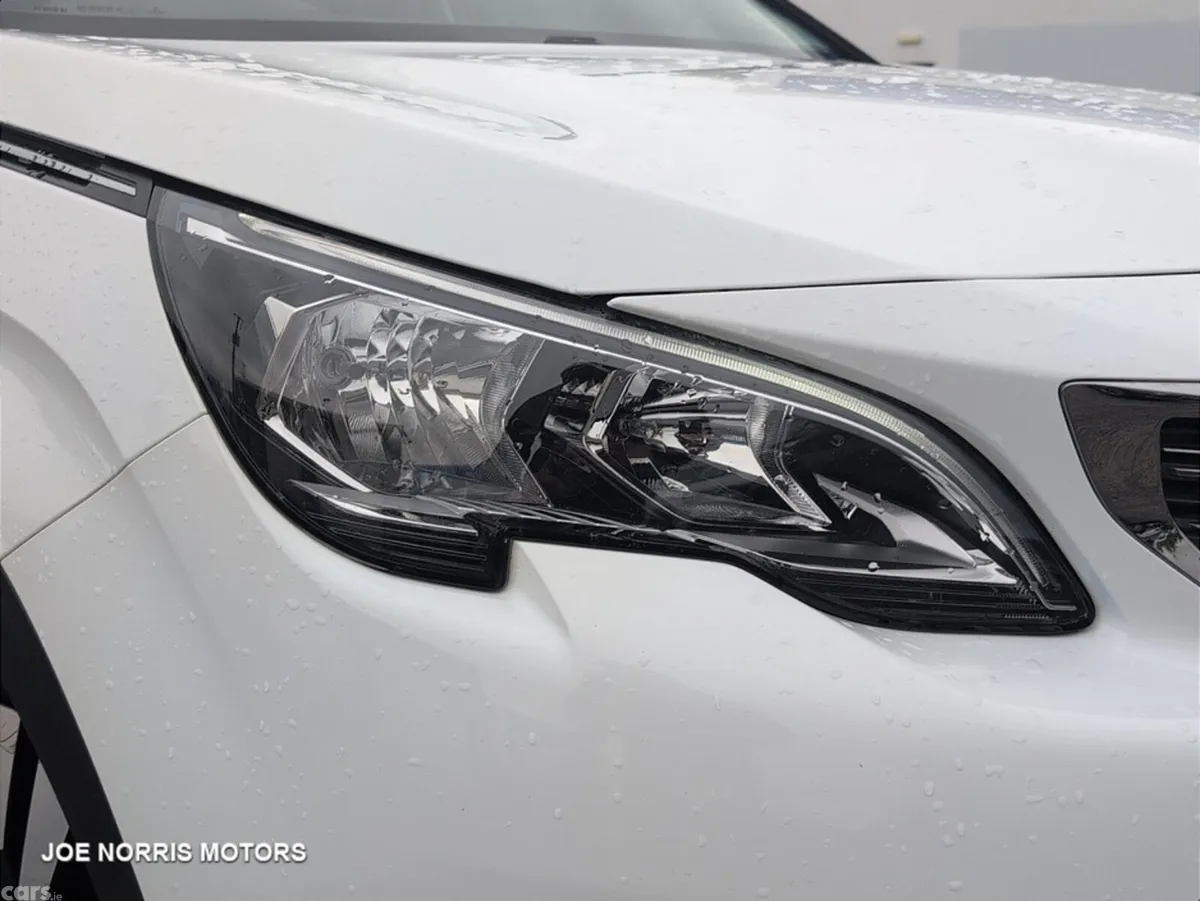 Peugeot 5008 MPV, Diesel, 2019, White