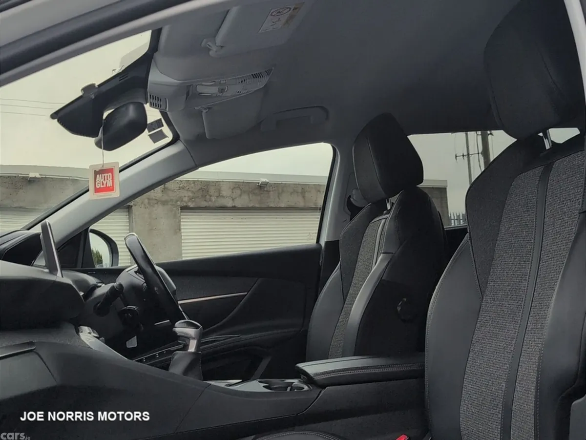 Peugeot 5008 MPV, Diesel, 2019, White