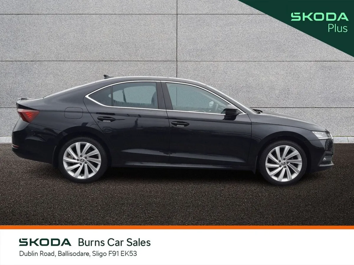 Skoda Octavia Saloon, Diesel, 2024, Black