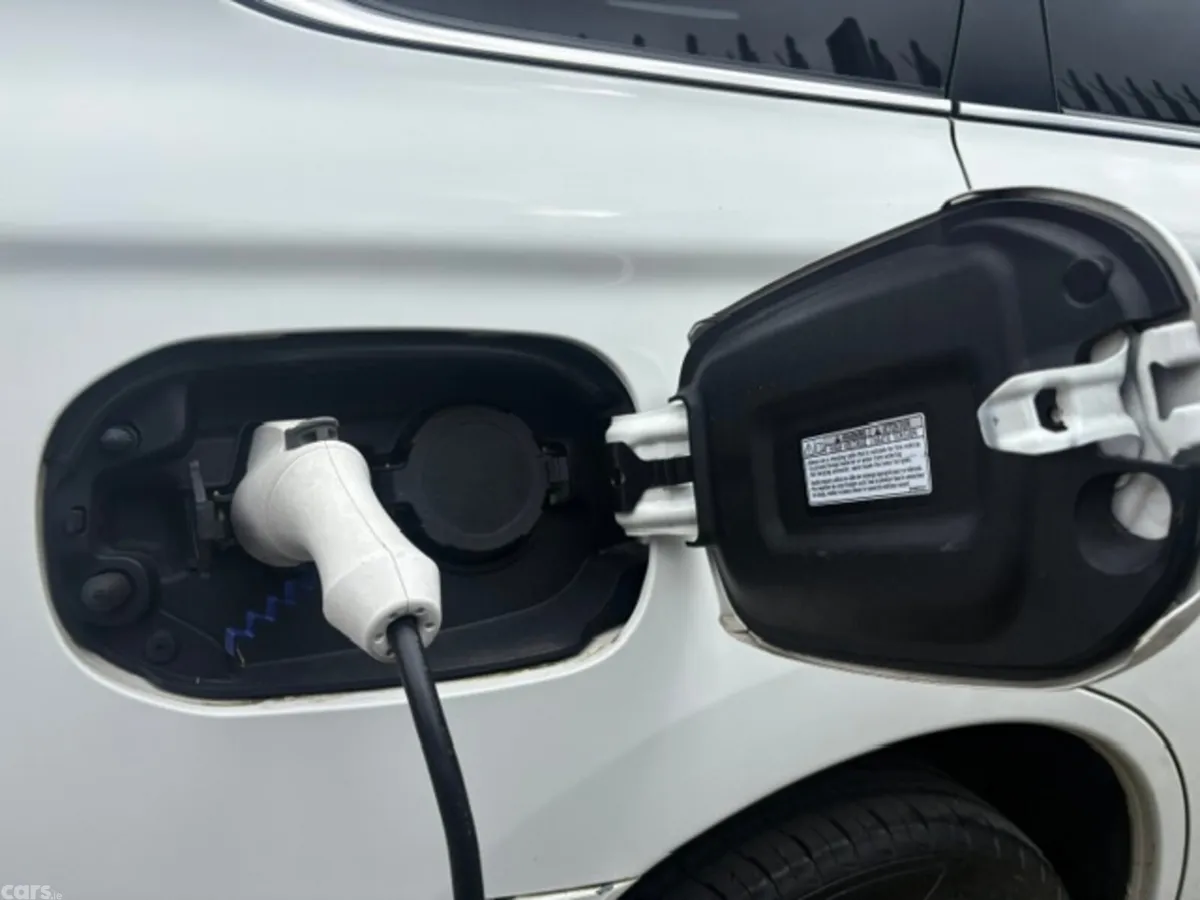Mitsubishi Outlander SUV, Petrol Plug-in Hybrid, 2016, White