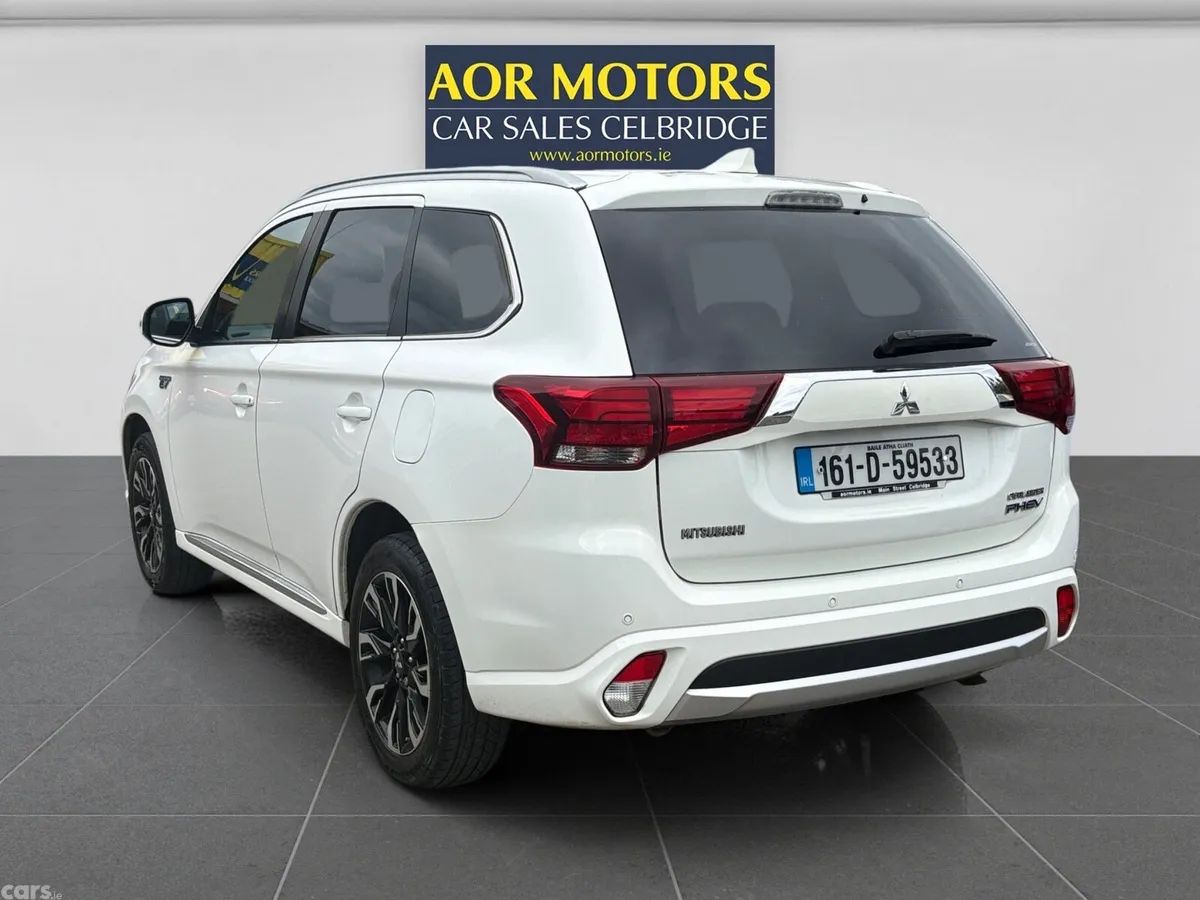 Mitsubishi Outlander SUV, Petrol Plug-in Hybrid, 2016, White