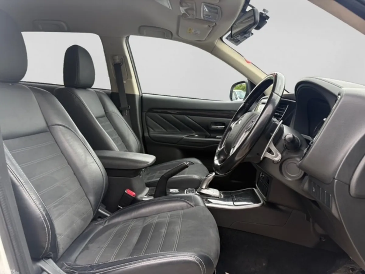 Mitsubishi Outlander SUV, Petrol Plug-in Hybrid, 2016, White