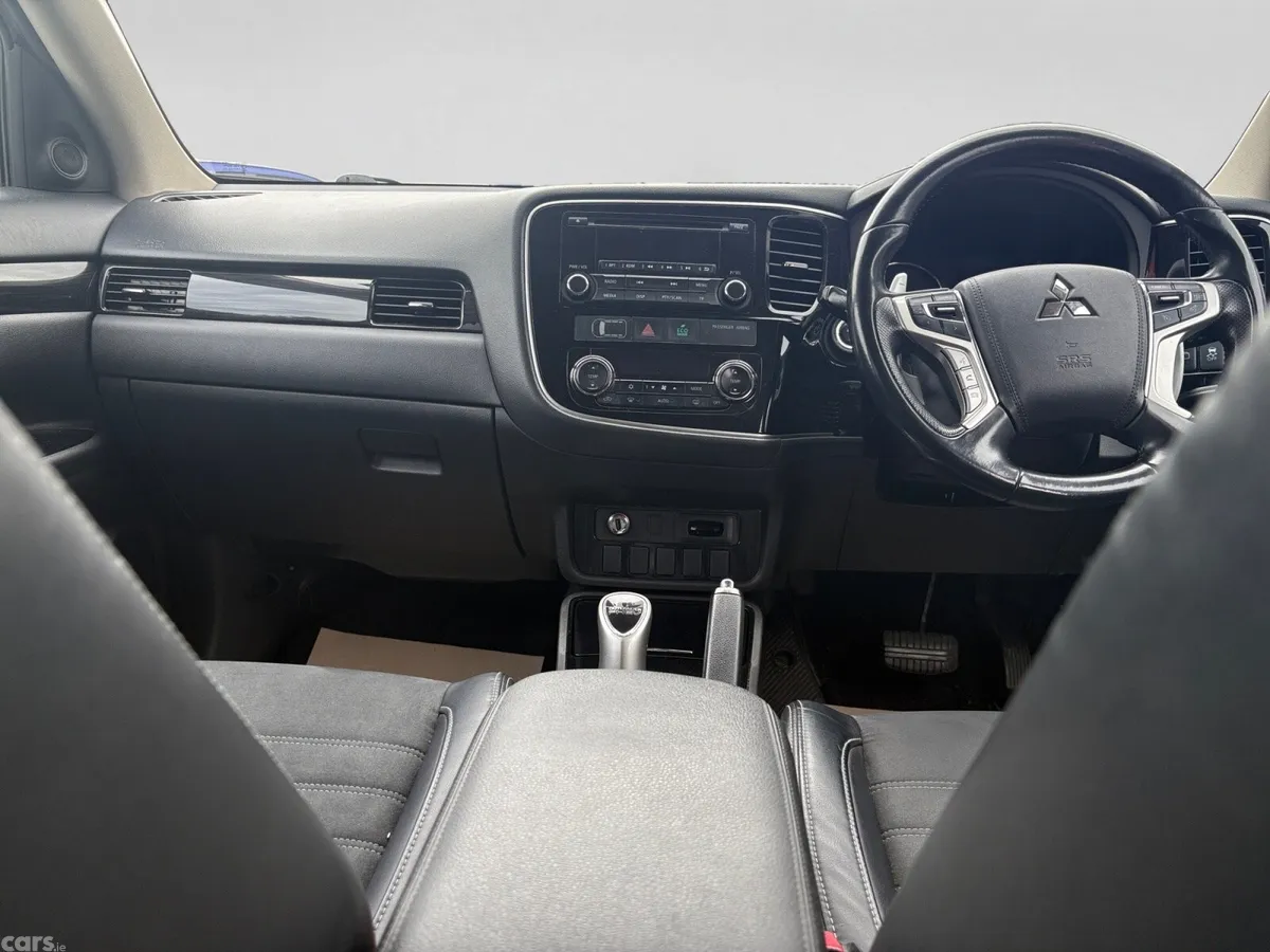 Mitsubishi Outlander SUV, Petrol Plug-in Hybrid, 2016, White