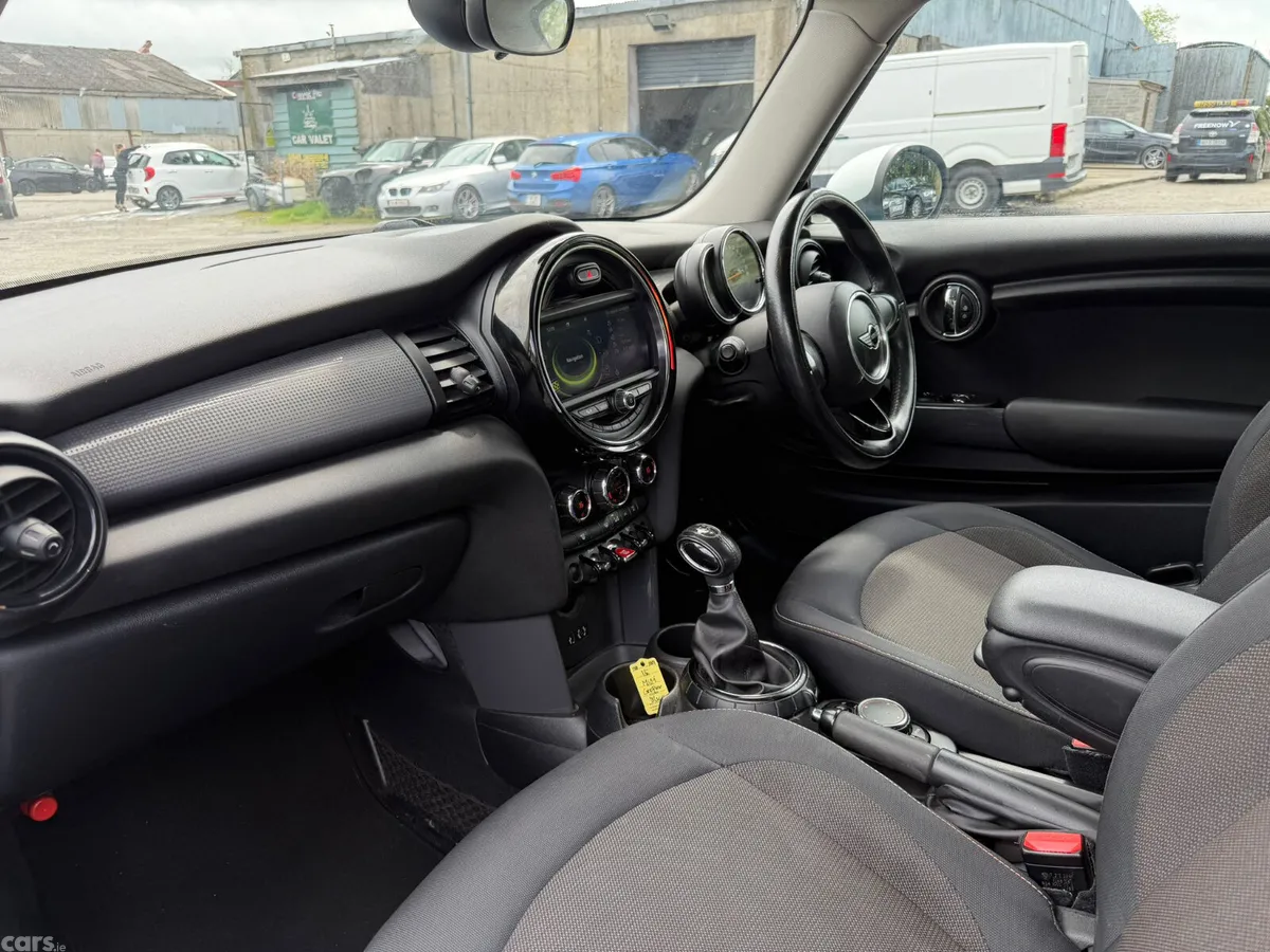 Mini Cooper Hatchback, Petrol, 2015, Blue
