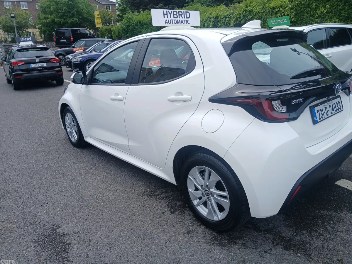 Toyota Yaris Hatchback, Petrol Hybrid, 2023, White