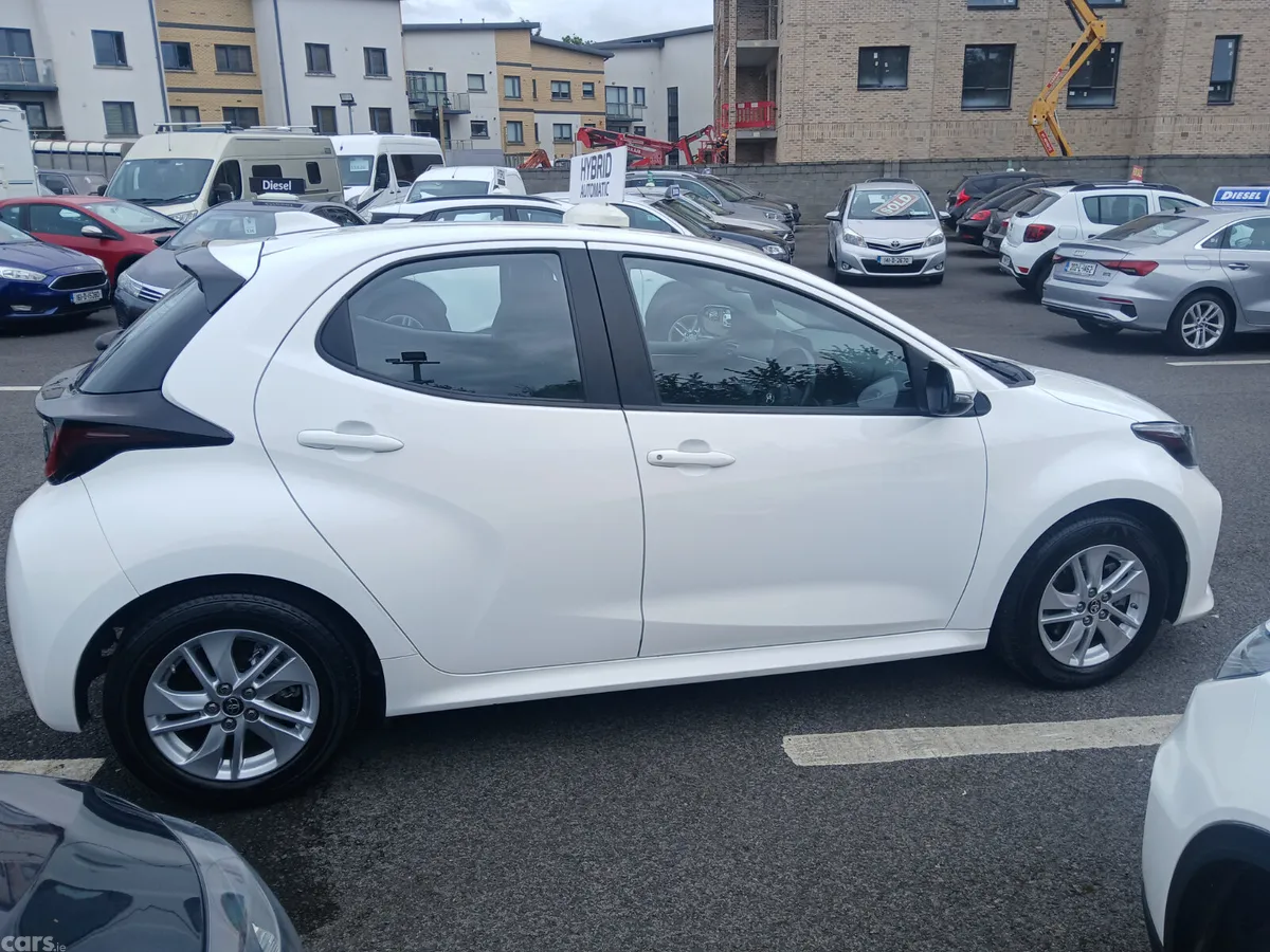 Toyota Yaris Hatchback, Petrol Hybrid, 2023, White