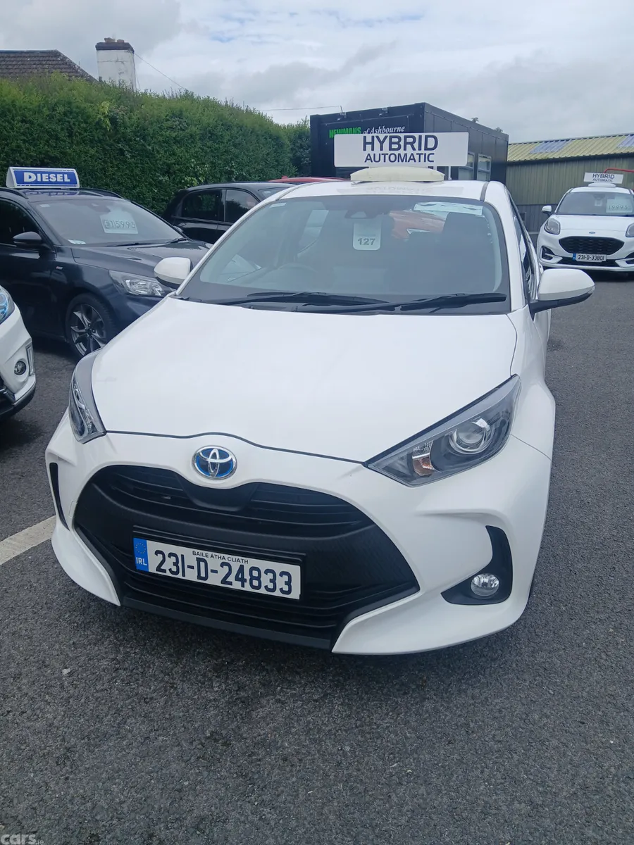 Toyota Yaris Hatchback, Petrol Hybrid, 2023, White
