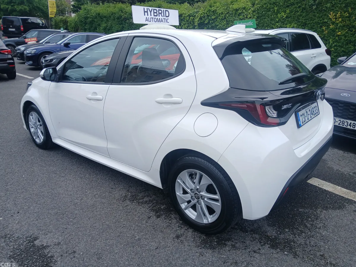 Toyota Yaris Hatchback, Petrol Hybrid, 2023, White