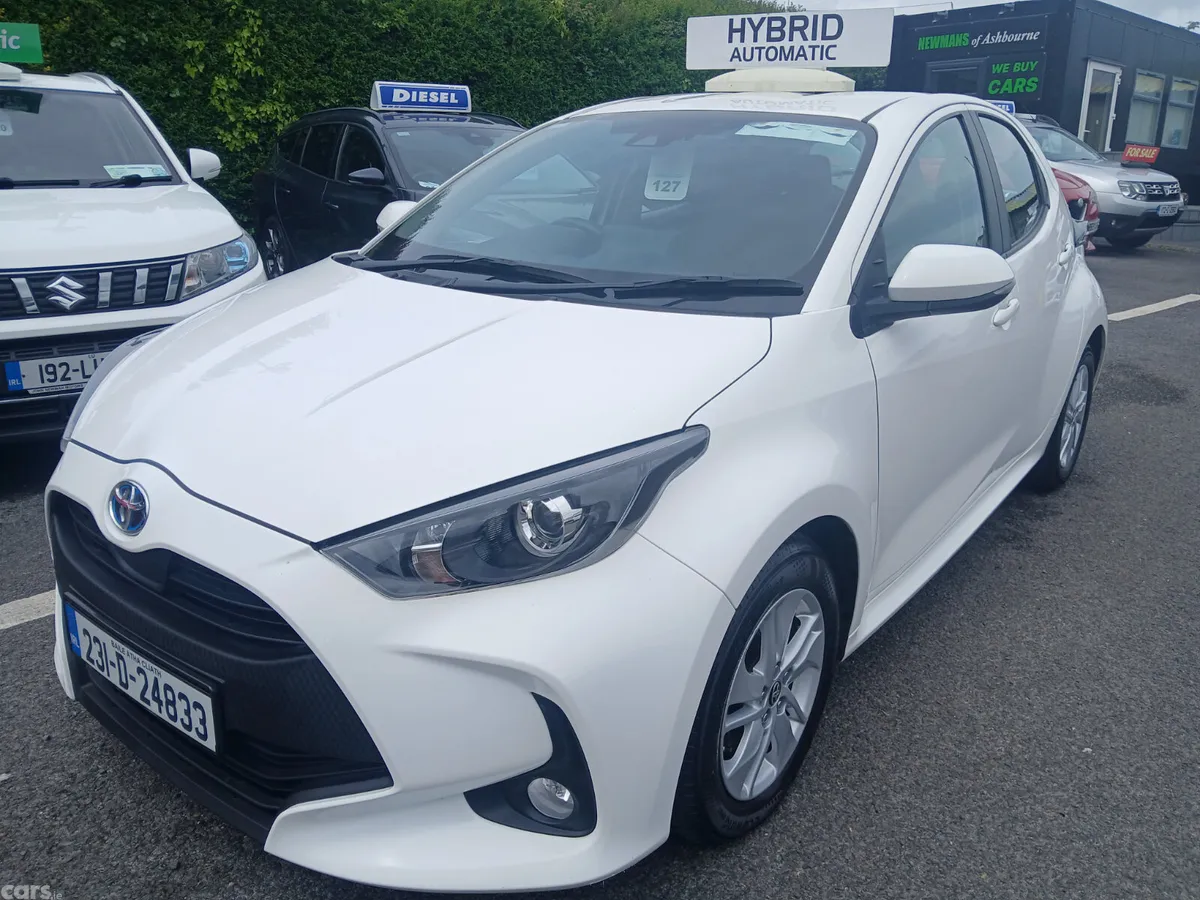 Toyota Yaris Hatchback, Petrol Hybrid, 2023, White