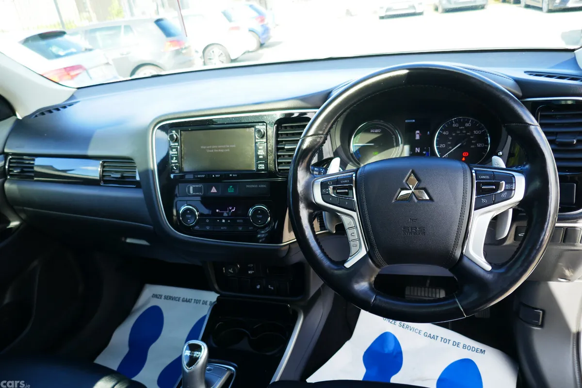 Mitsubishi Outlander SUV, Petrol Plug-in Hybrid, 2017, White