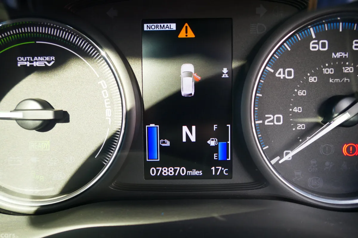 Mitsubishi Outlander SUV, Petrol Plug-in Hybrid, 2017, White