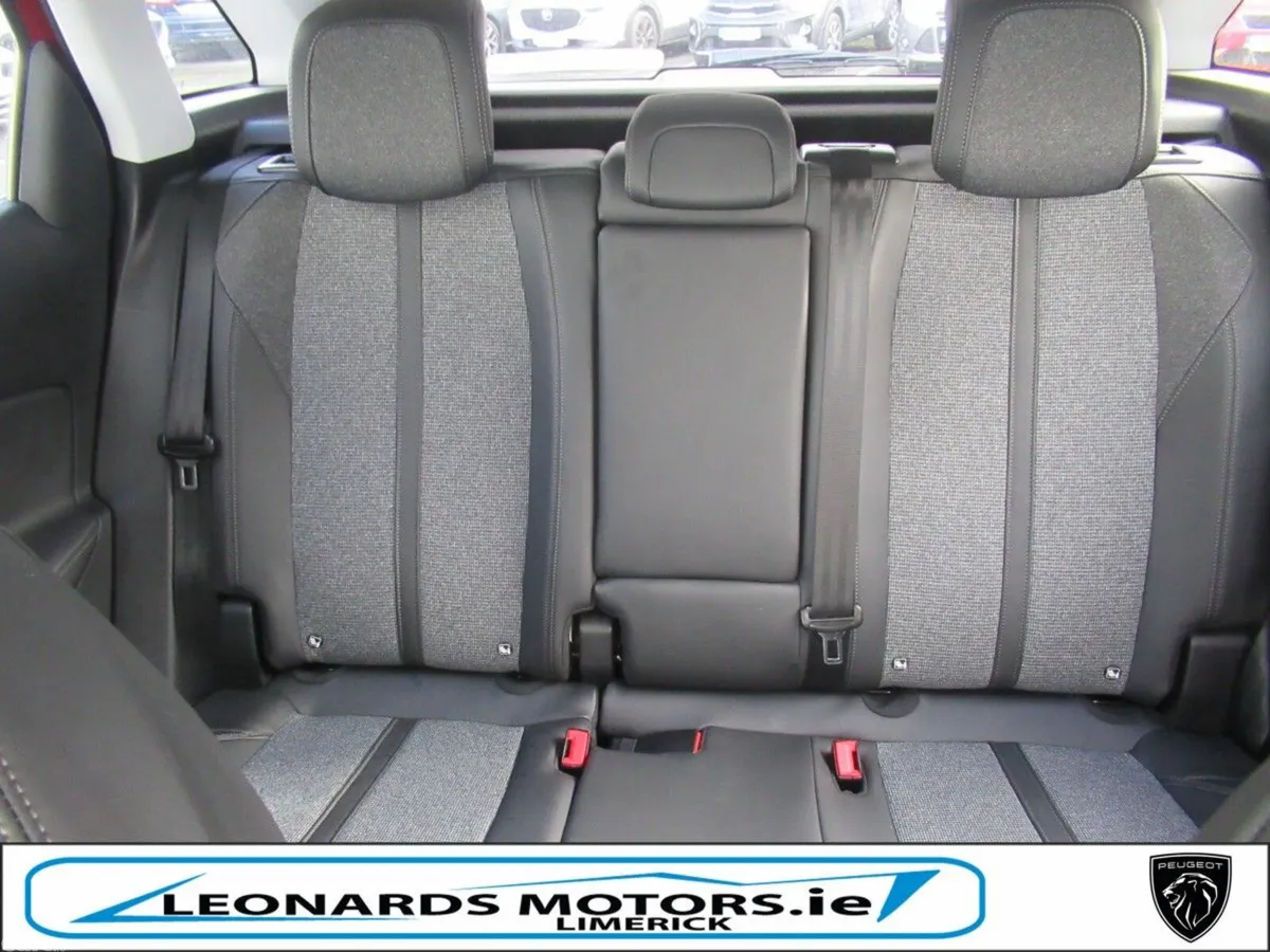 Peugeot 3008 MPV, Petrol, 2019, Red