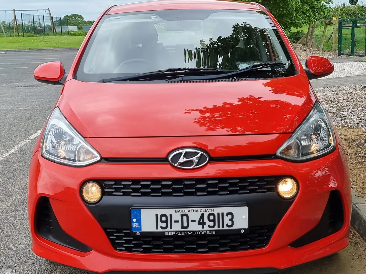 Hyundai i10 Hatchback, Petrol, 2019, Red