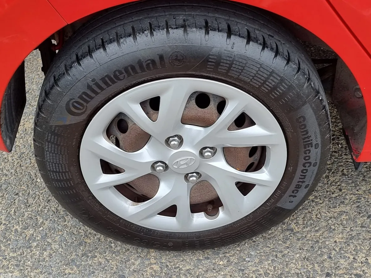 Hyundai i10 Hatchback, Petrol, 2019, Red