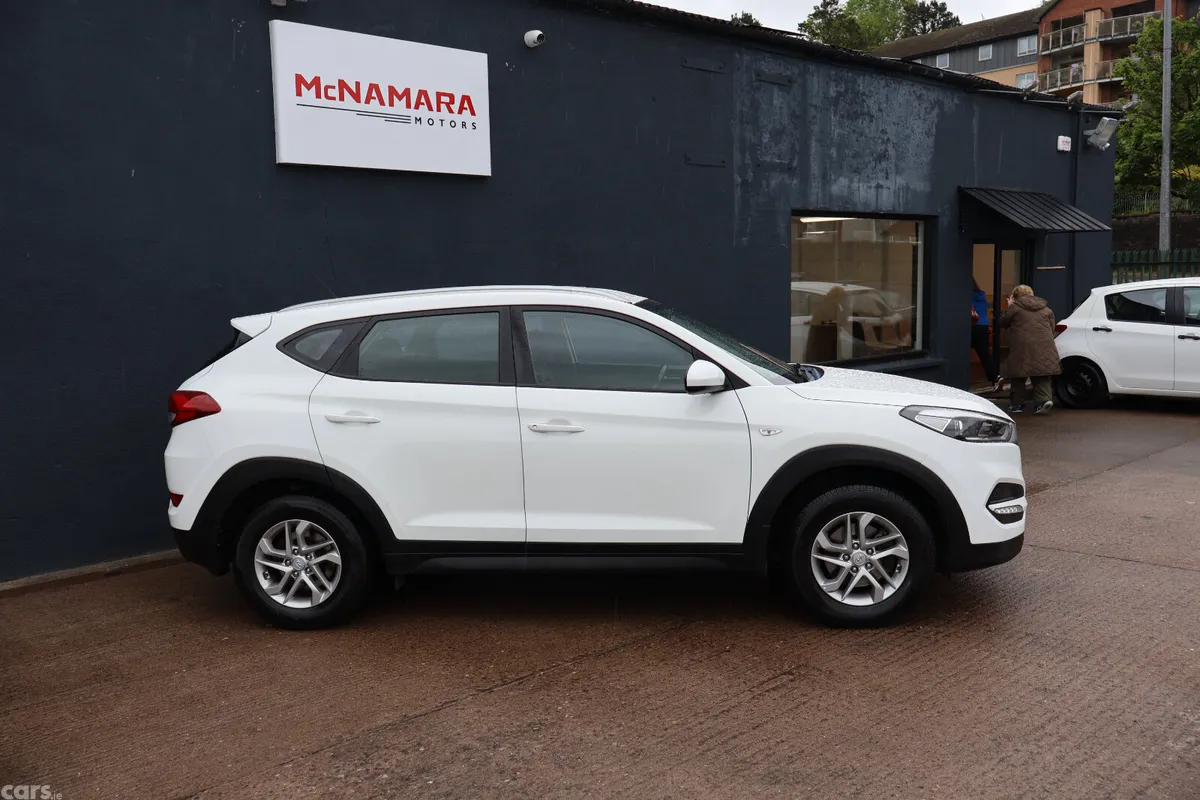 Hyundai Tucson SUV, Petrol, 2018, White