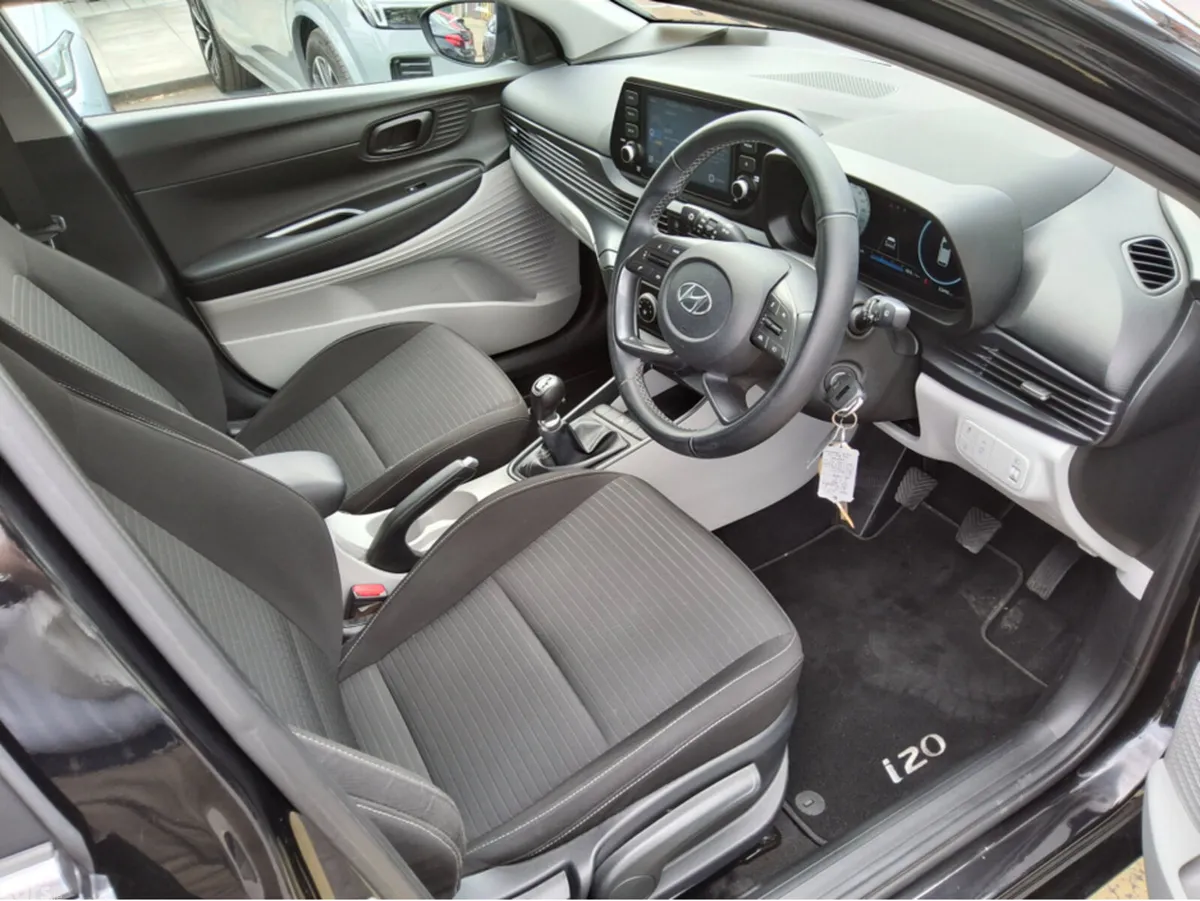 Hyundai i20 Hatchback, Petrol, 2022, Black