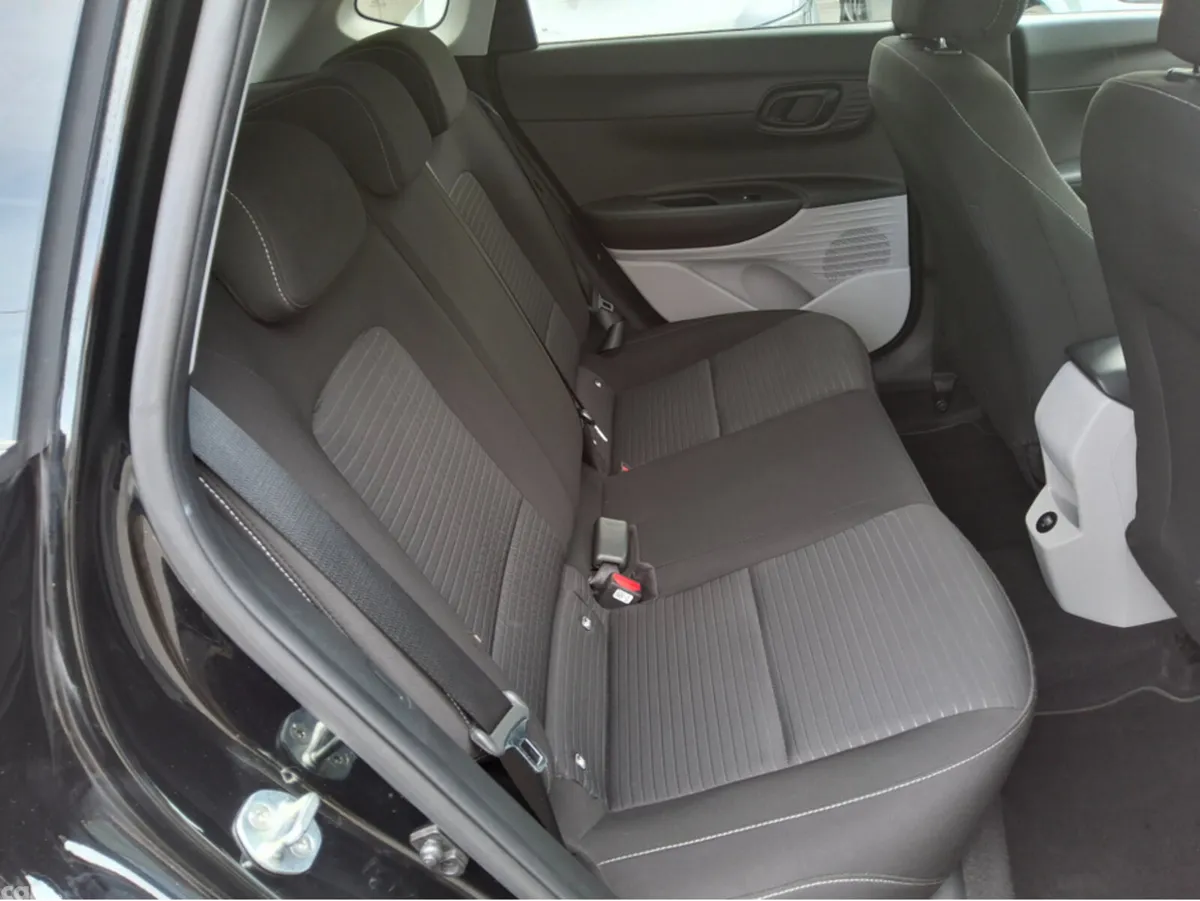 Hyundai i20 Hatchback, Petrol, 2022, Black