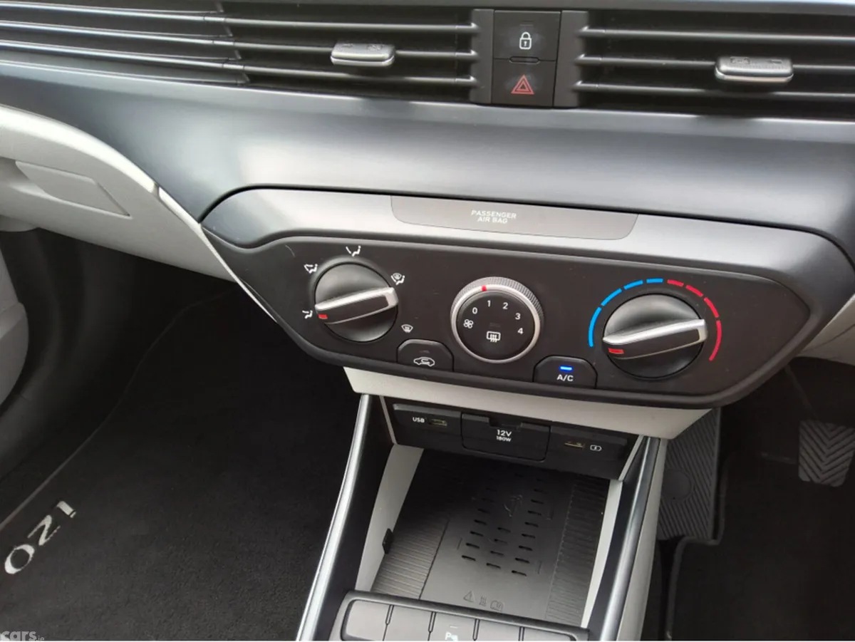Hyundai i20 Hatchback, Petrol, 2022, Black
