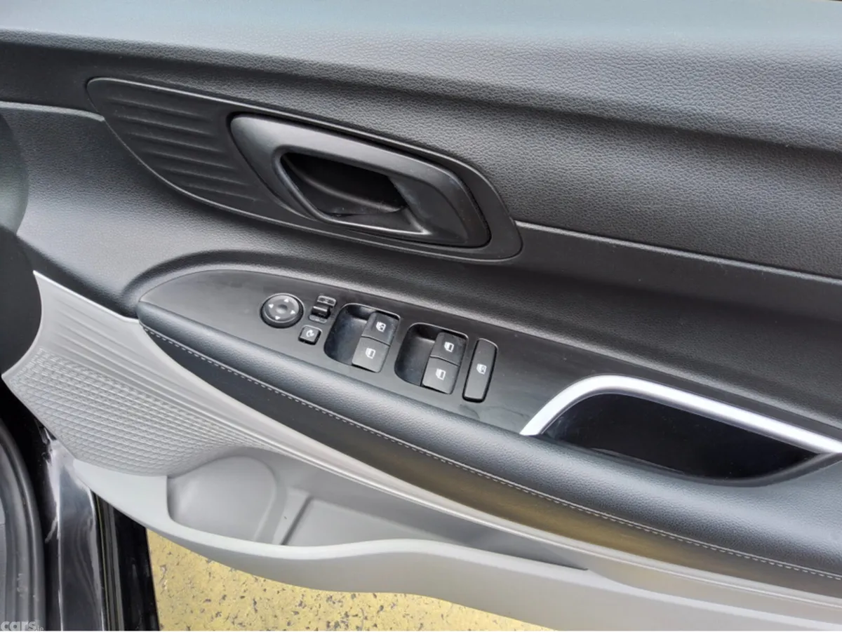 Hyundai i20 Hatchback, Petrol, 2022, Black