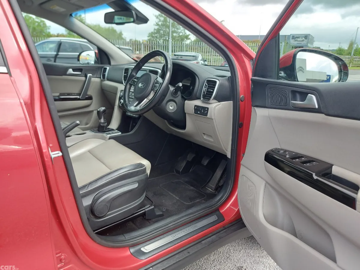 Kia Sportage MPV, Diesel, 2019, Red
