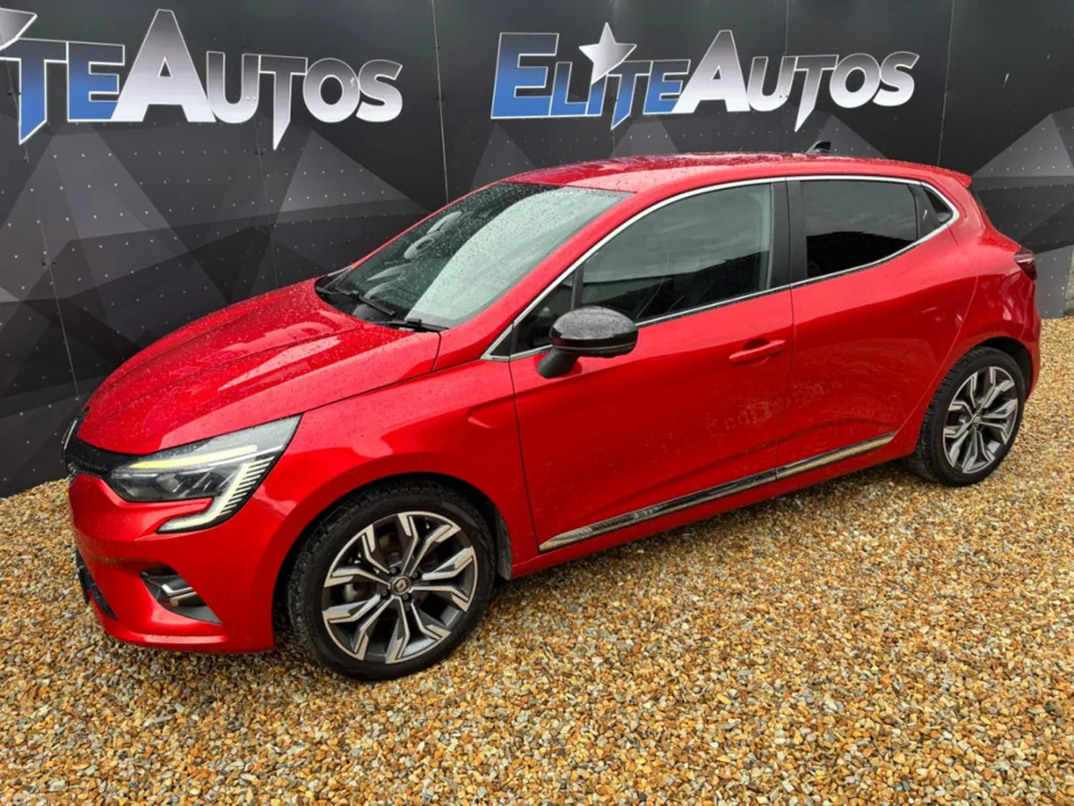 Renault Clio Hatchback, Petrol, 2021, Red