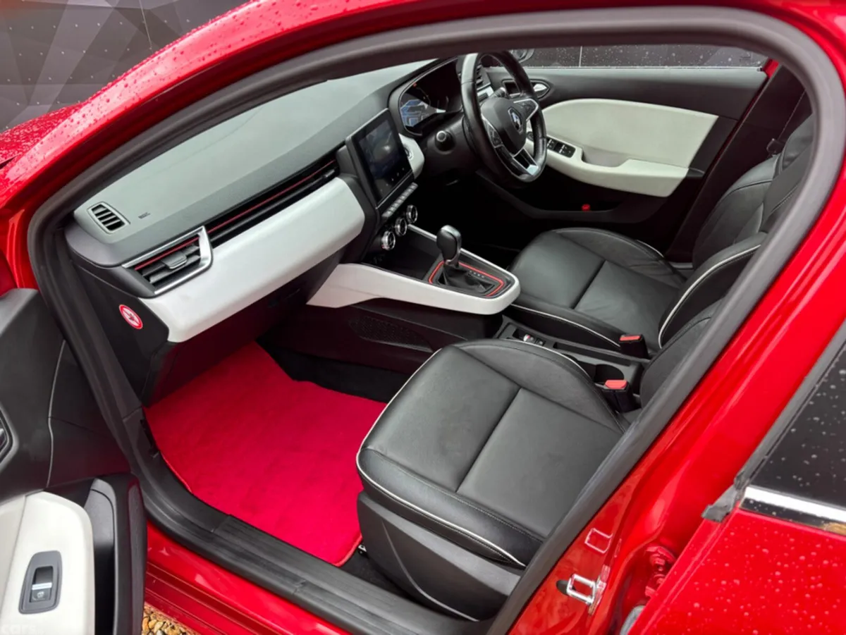 Renault Clio Hatchback, Petrol, 2021, Red