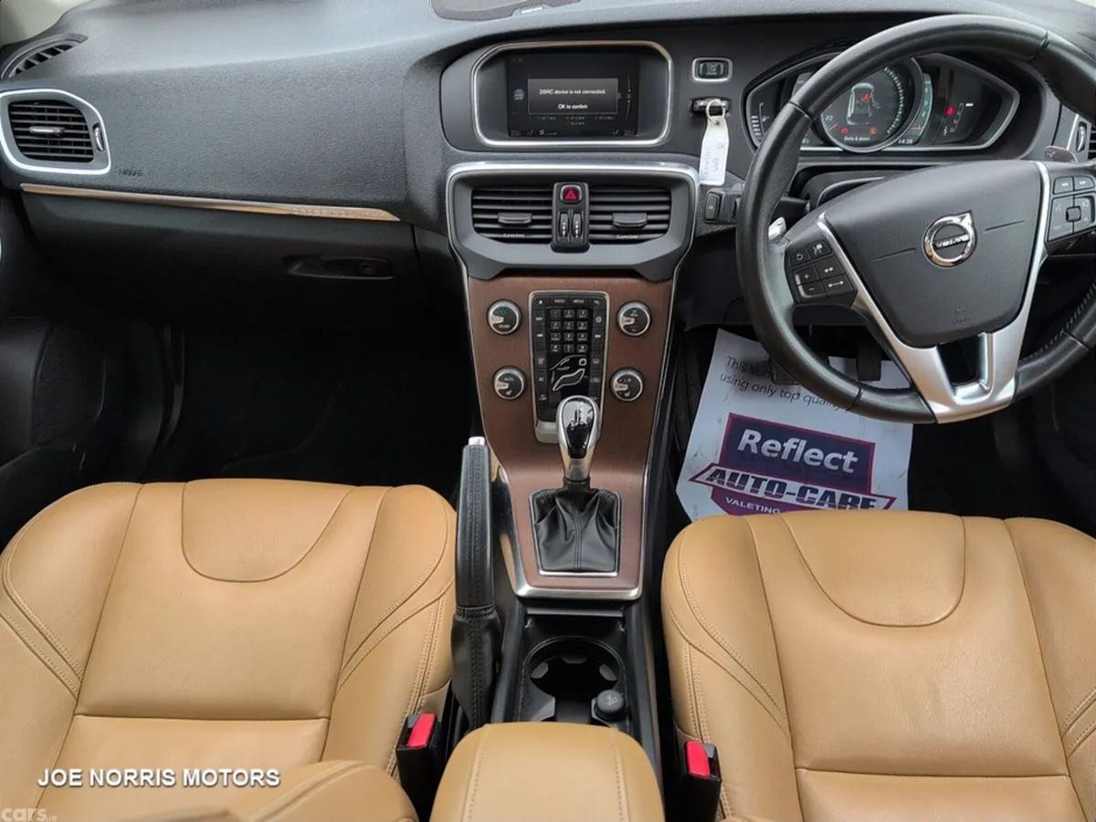 Volvo V40 Hatchback, Diesel, 2017, Brown