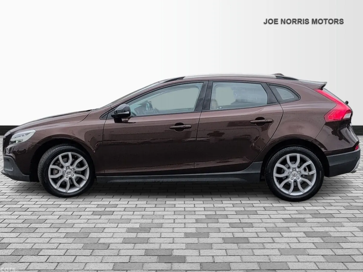 Volvo V40 Hatchback, Diesel, 2017, Brown