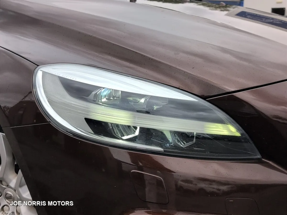 Volvo V40 Hatchback, Diesel, 2017, Brown