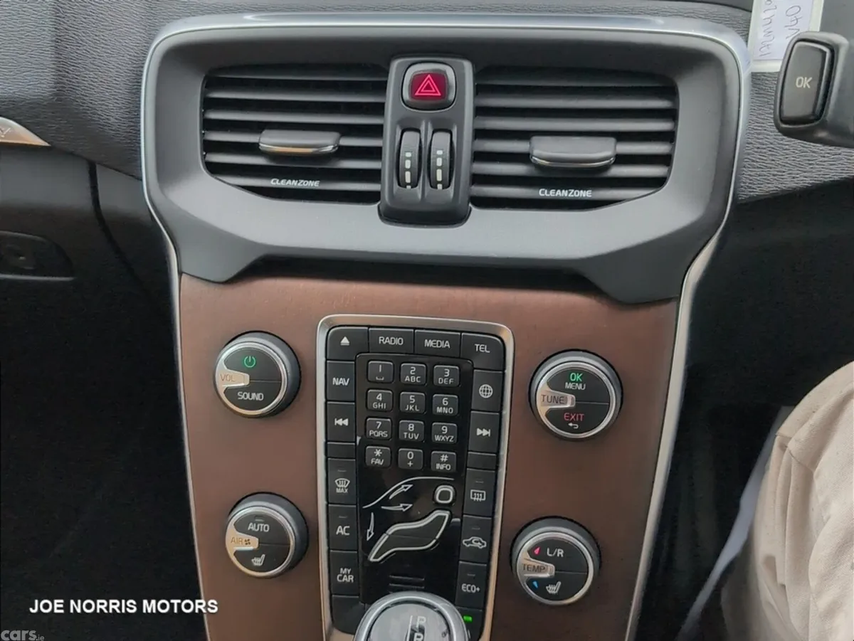 Volvo V40 Hatchback, Diesel, 2017, Brown