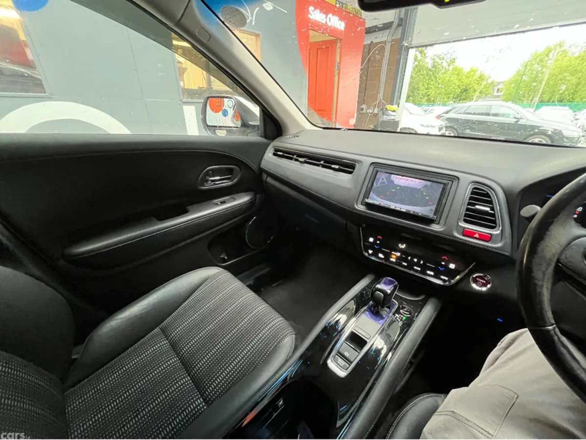 Honda Vezel SUV, Petrol Hybrid, 2016, White
