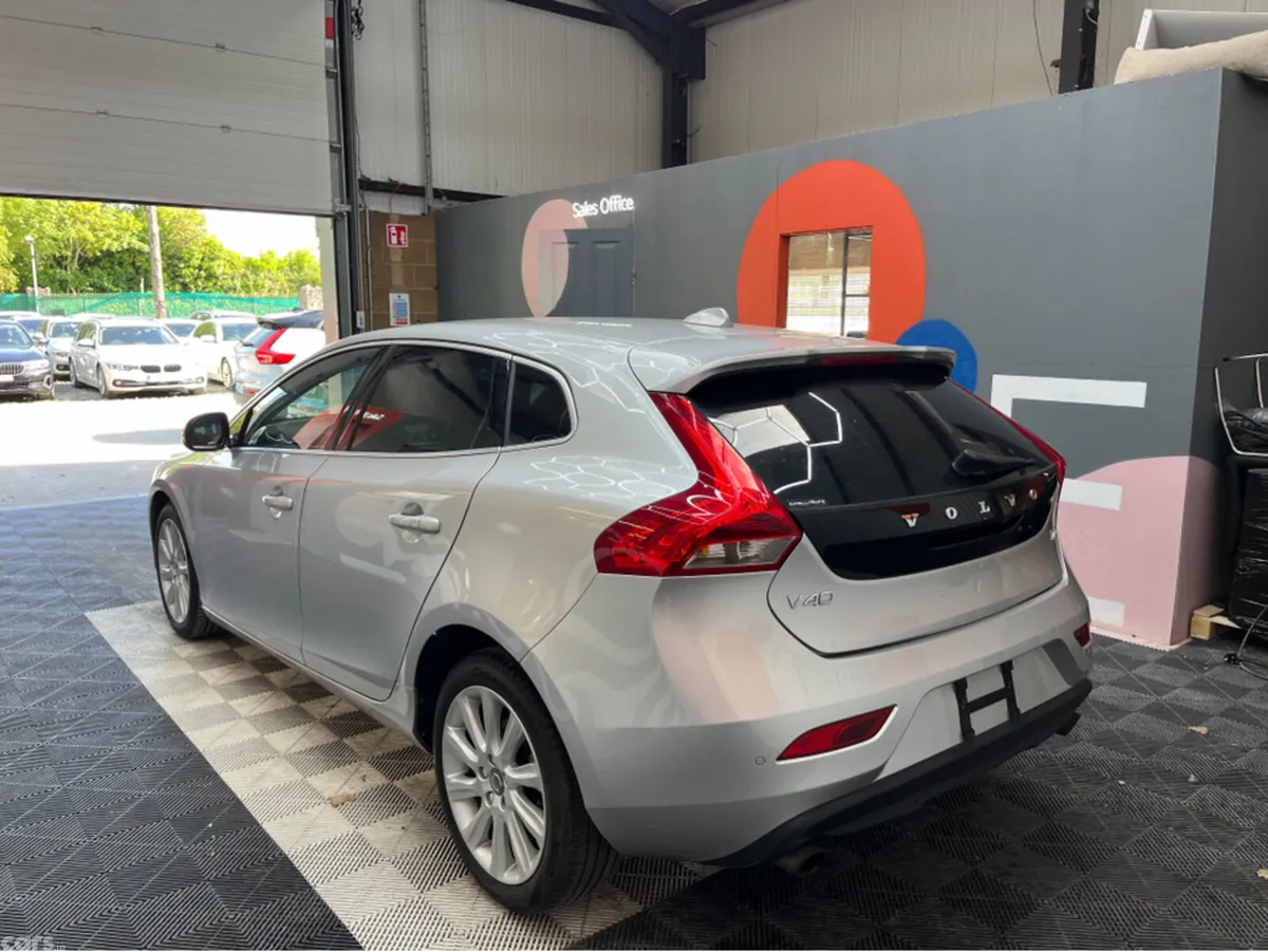 Volvo V40 Hatchback, Petrol, 2015, Silver