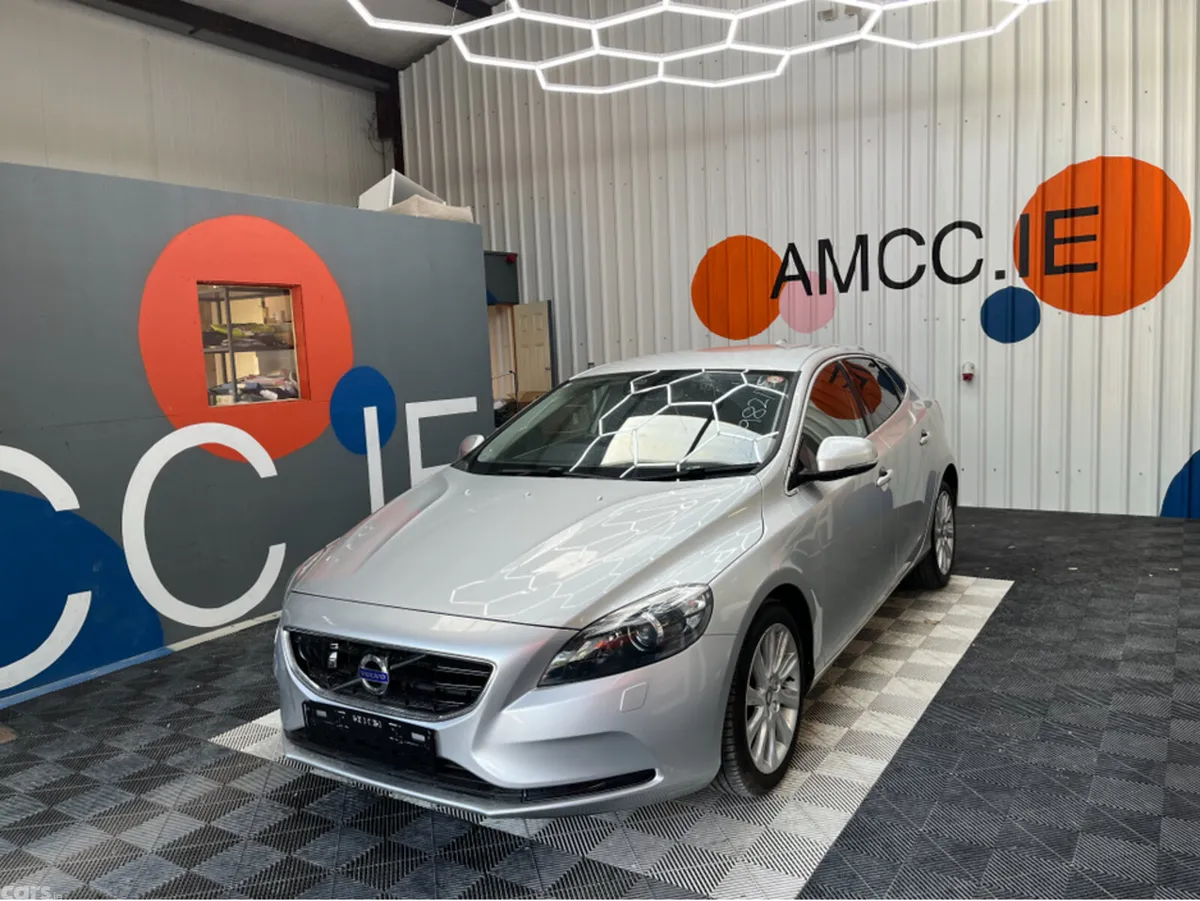 Volvo V40 Hatchback, Petrol, 2015, Silver