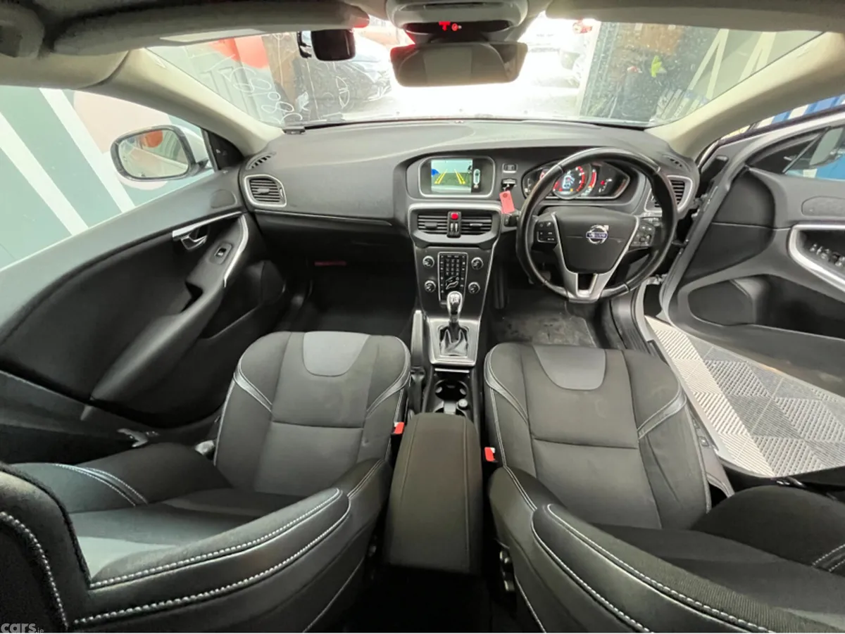 Volvo V40 Hatchback, Petrol, 2015, Silver