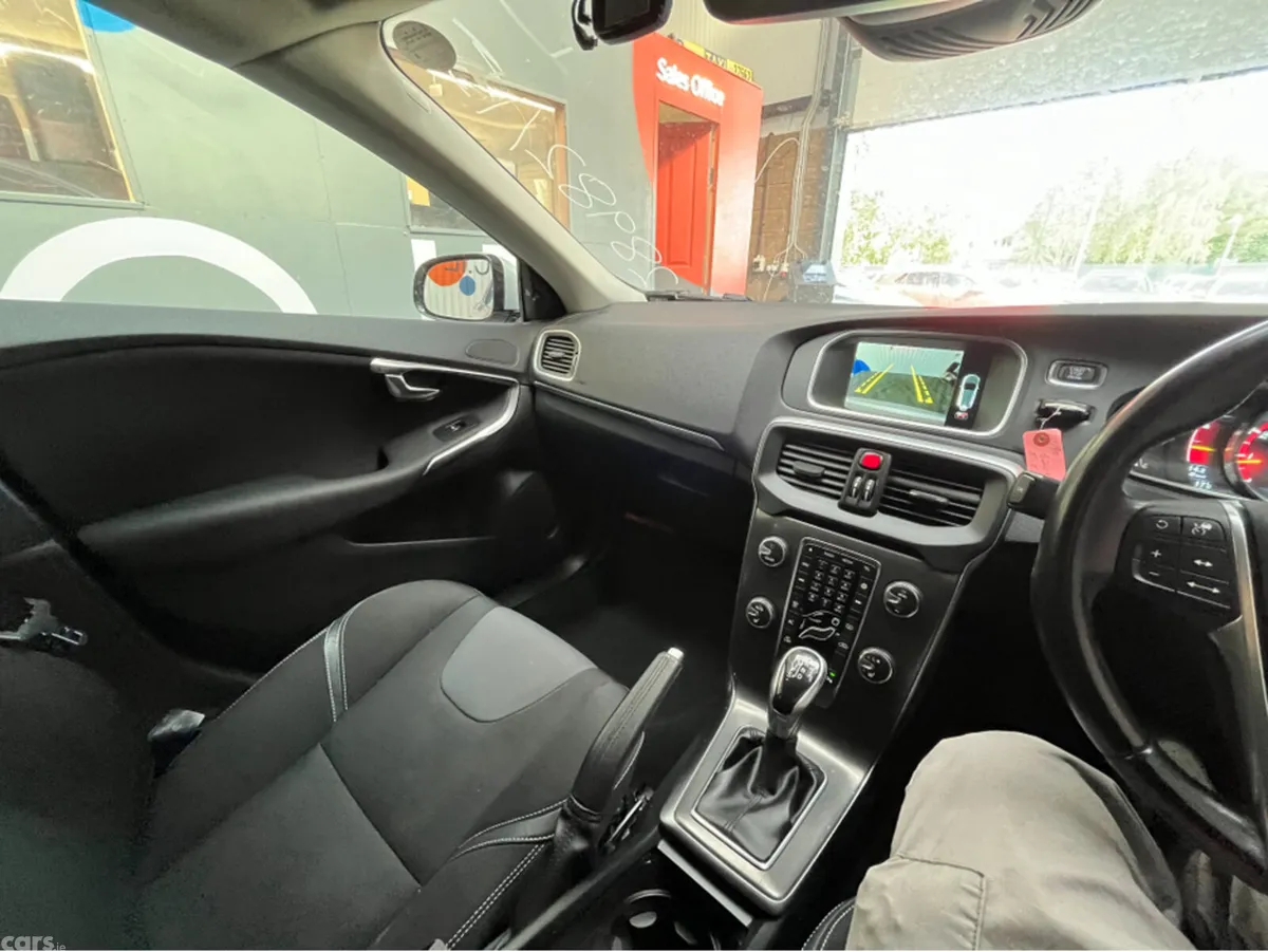 Volvo V40 Hatchback, Petrol, 2015, Silver