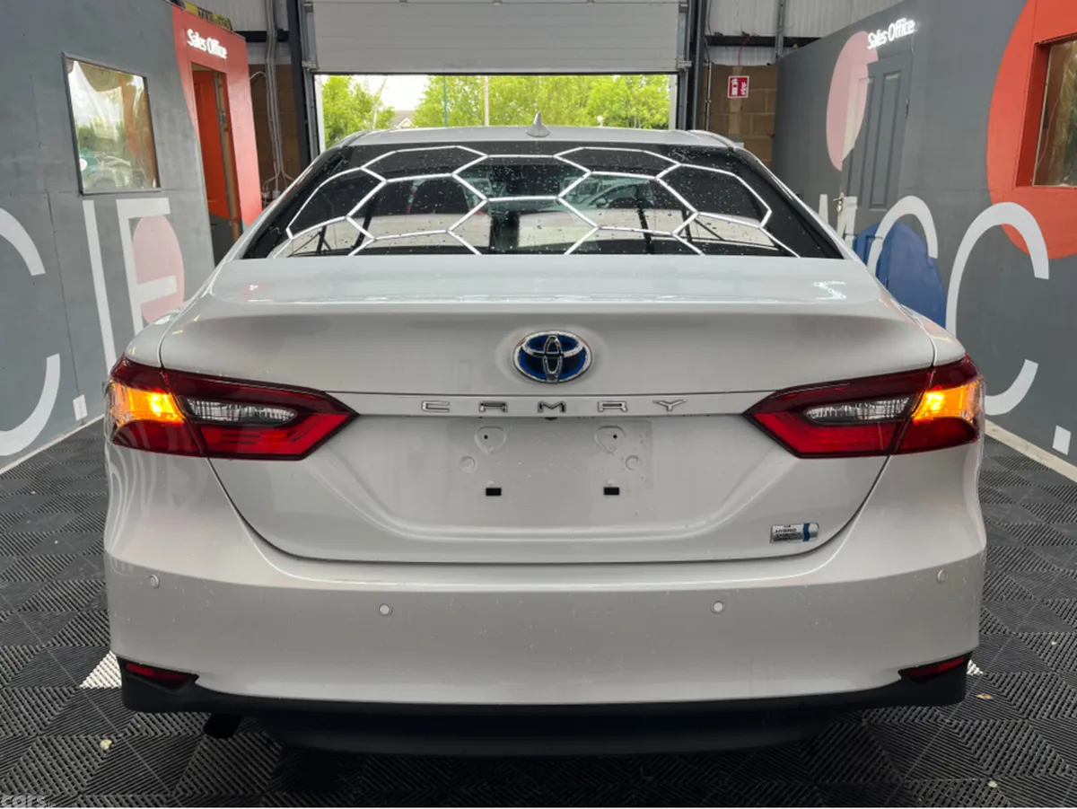 Toyota Camry Saloon, Petrol, 2023, White