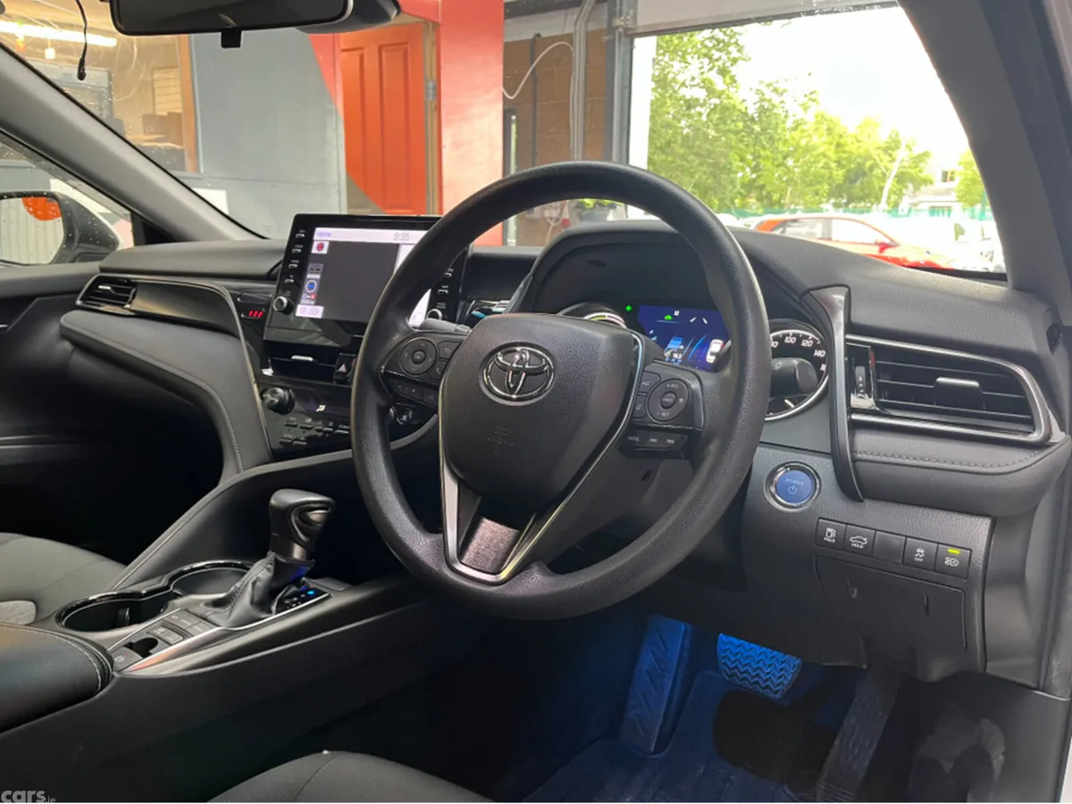 Toyota Camry Saloon, Petrol, 2023, White