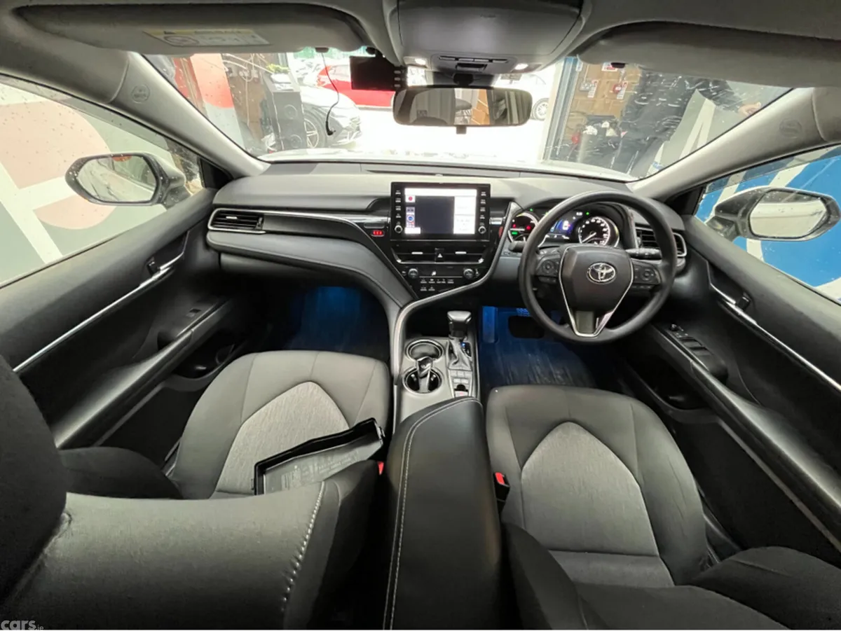 Toyota Camry Saloon, Petrol, 2023, White