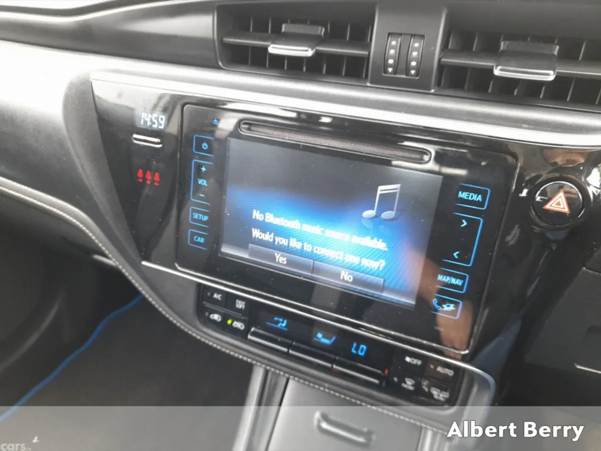 Toyota Auris Hatchback, Diesel, 2017, White